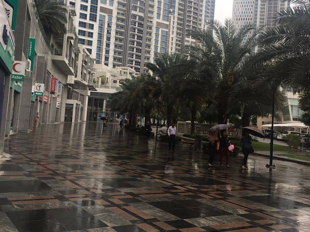 砂漠のuae ドバイに雨が増えた その秘密とは